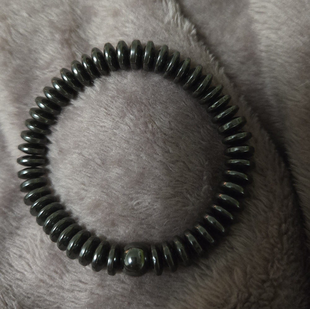 4 Bracelets For $5, Elastic, Pics With Flash And Without - Picture 9 of 9